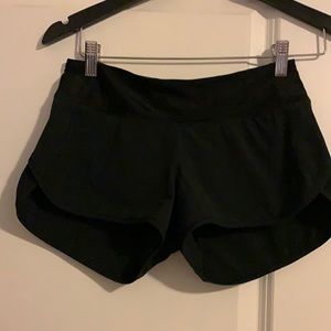 lululemon Low-Rise Lined Short Size 0